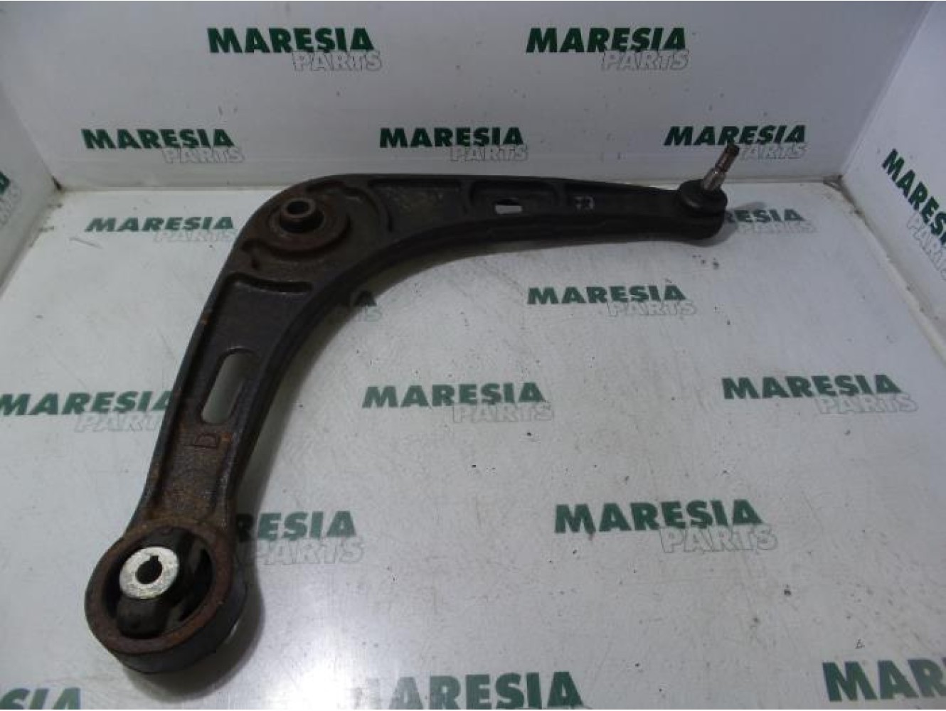 Renault - Laguna - Front lower wishbone, right