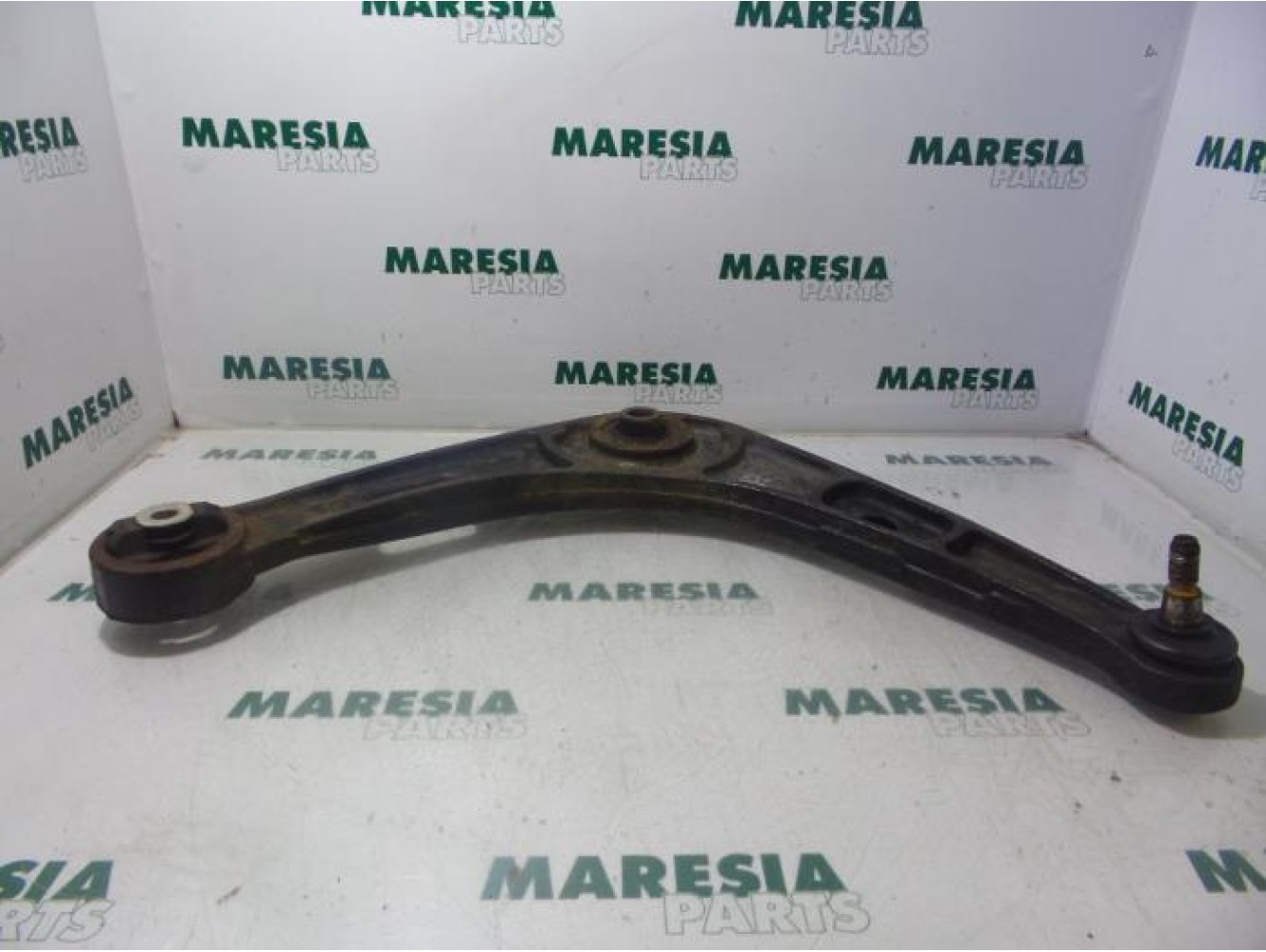 Renault - Laguna - Front lower wishbone, right