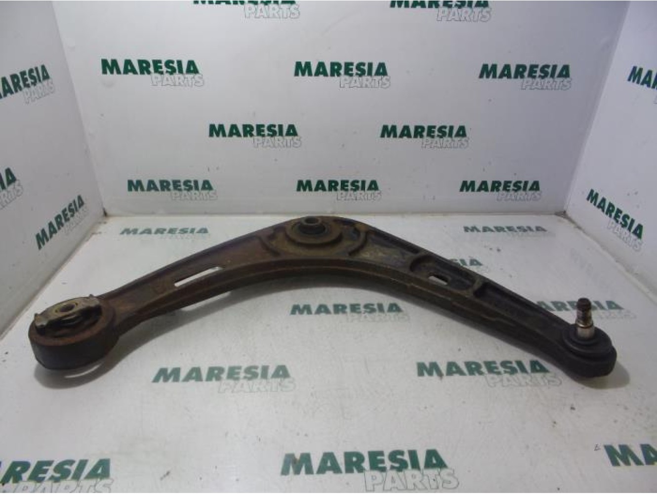 Renault - Laguna - Front lower wishbone, right