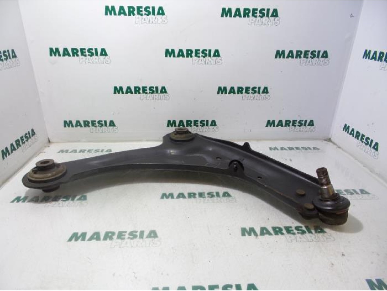 Renault - Laguna - Front lower wishbone, right