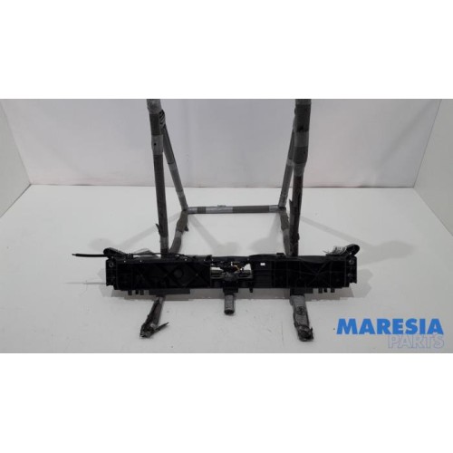 Renault - Clio - Lock plate