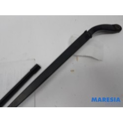 Renault - Grand Scenic - Front wiper arm