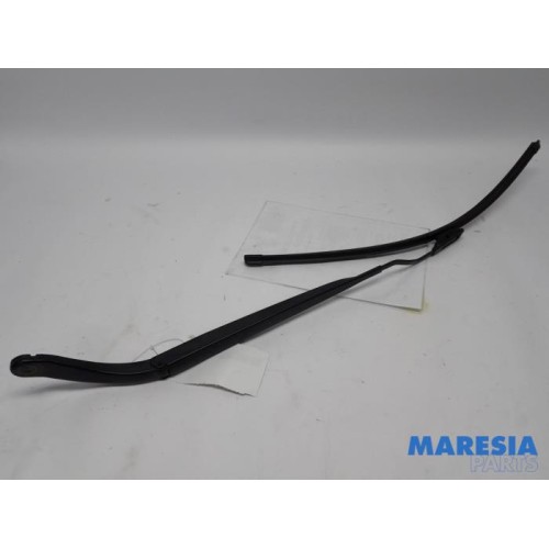 Renault - Grand Scenic - Front wiper arm