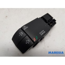 Renault - Clio - Steering wheel mounted radio control
