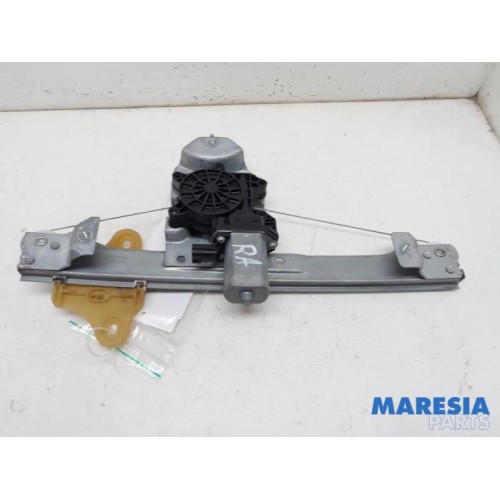 Renault - Clio - Rear door window mechanism 4-door, right