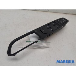 Renault - Clio - Multi-functional window switch