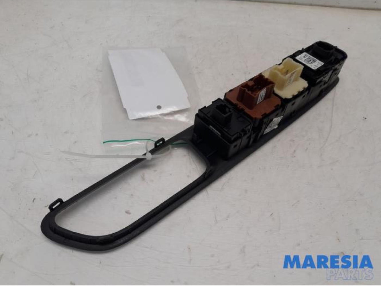 Renault - Clio - Multi-functional window switch