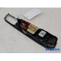 Renault - Clio - Multi-functional window switch