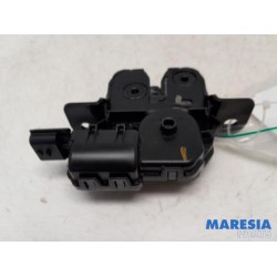 Renault - Clio - Tailgate lock mechanism