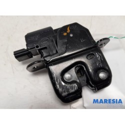 Renault - Clio - Tailgate lock mechanism