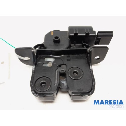 Renault - Clio - Tailgate lock mechanism