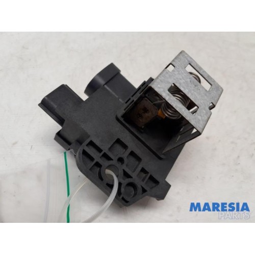 Renault - Clio - Cooling fan resistor