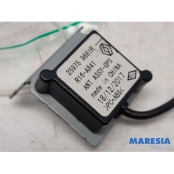 Renault - Clio - GPS antenna