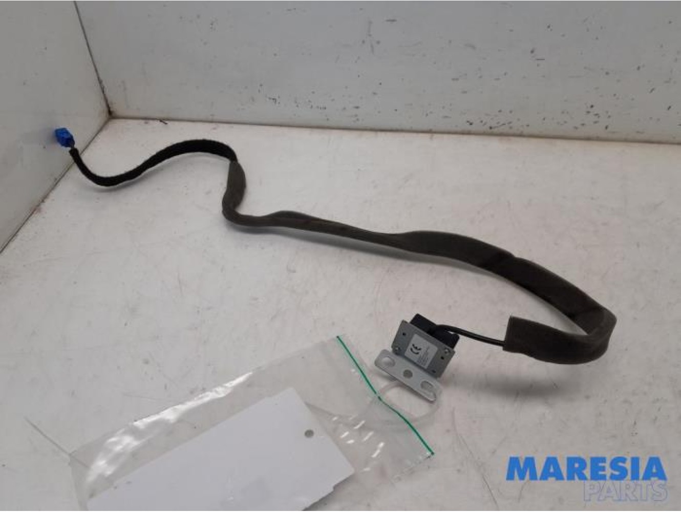 Renault - Clio - GPS antenna