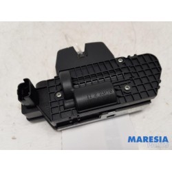 Peugeot - 5008 - Tailgate lock mechanism