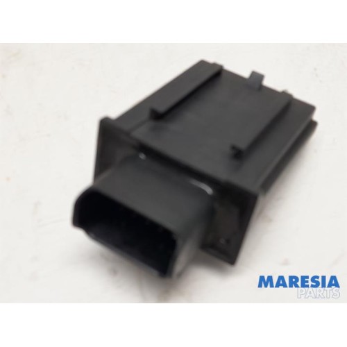 Peugeot - 5008 - Relay