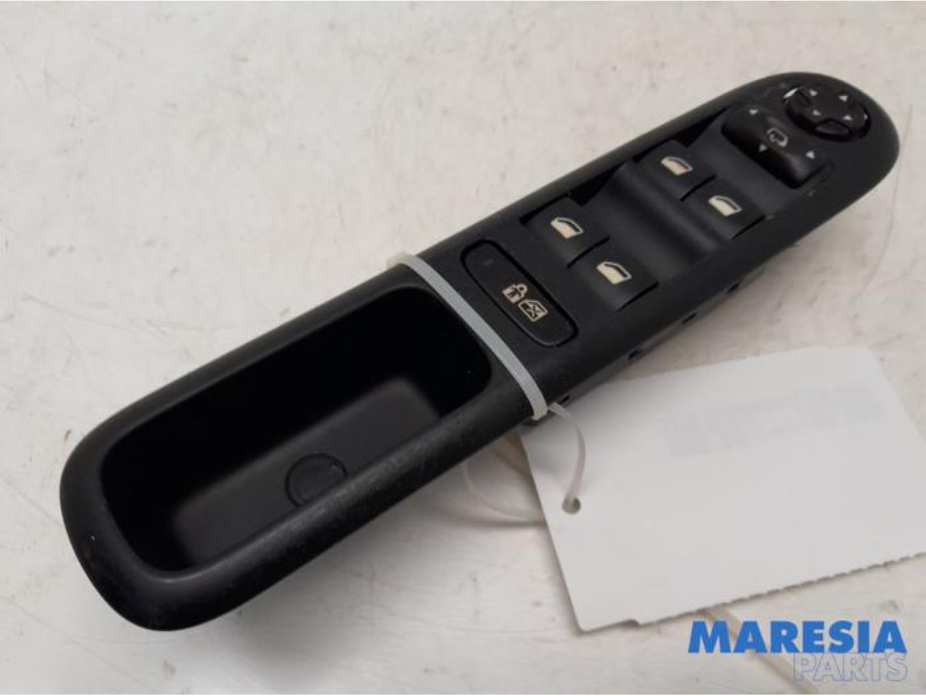 Peugeot - 5008 - Multi-functional window switch