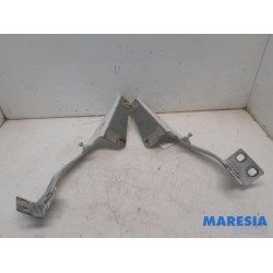 Renault - Kangoo - Bonnet Hinge