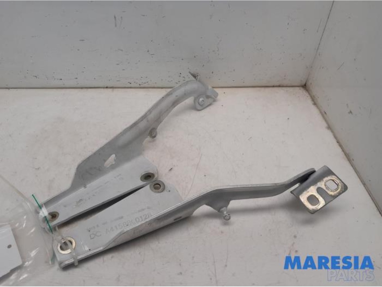 Renault - Kangoo - Bonnet Hinge