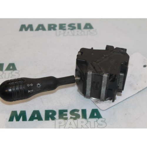 Renault - Twingo - Indicator switch