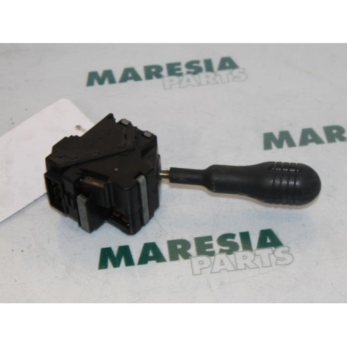 Renault - Twingo - Indicator switch