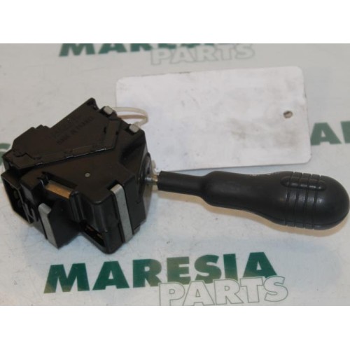Renault - Twingo - Indicator switch