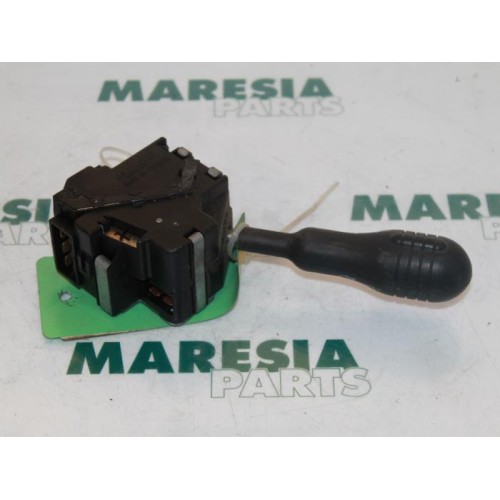 Renault - Twingo - Indicator switch