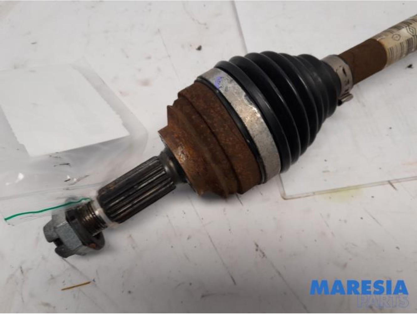 Renault - Clio - Front drive shaft, left