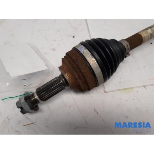 Renault - Clio - Front drive shaft, left