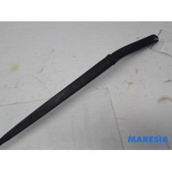 Renault - Clio - Front wiper arm