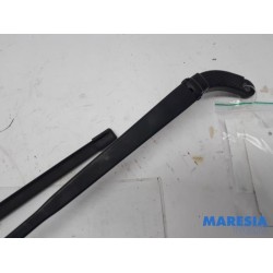Renault - Clio - Front wiper arm