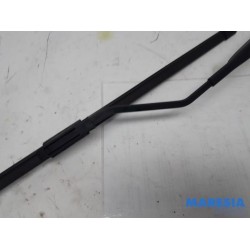 Renault - Clio - Front wiper arm