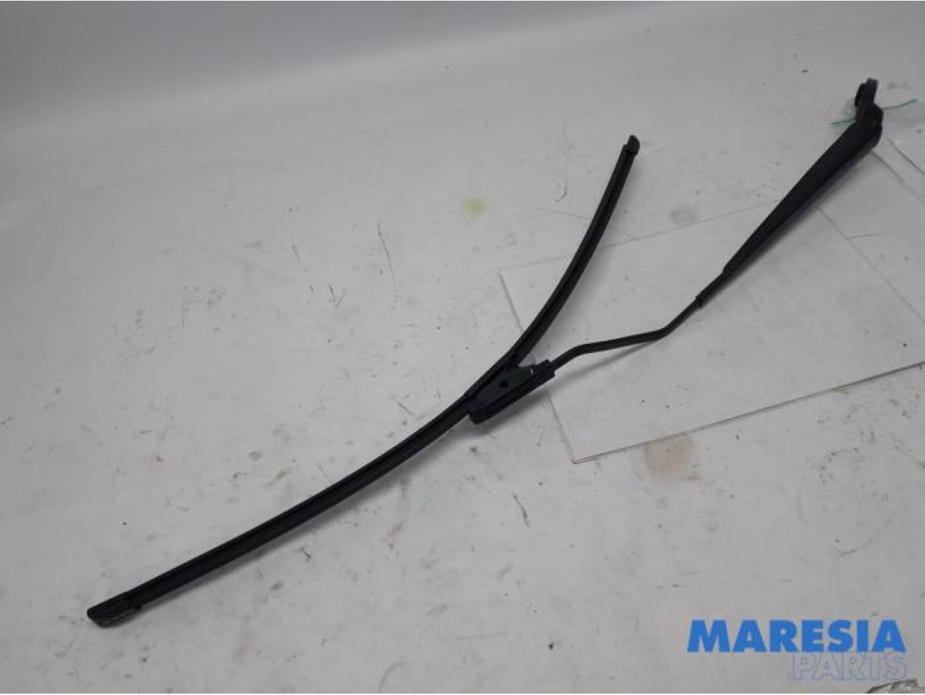 Renault - Clio - Front wiper arm