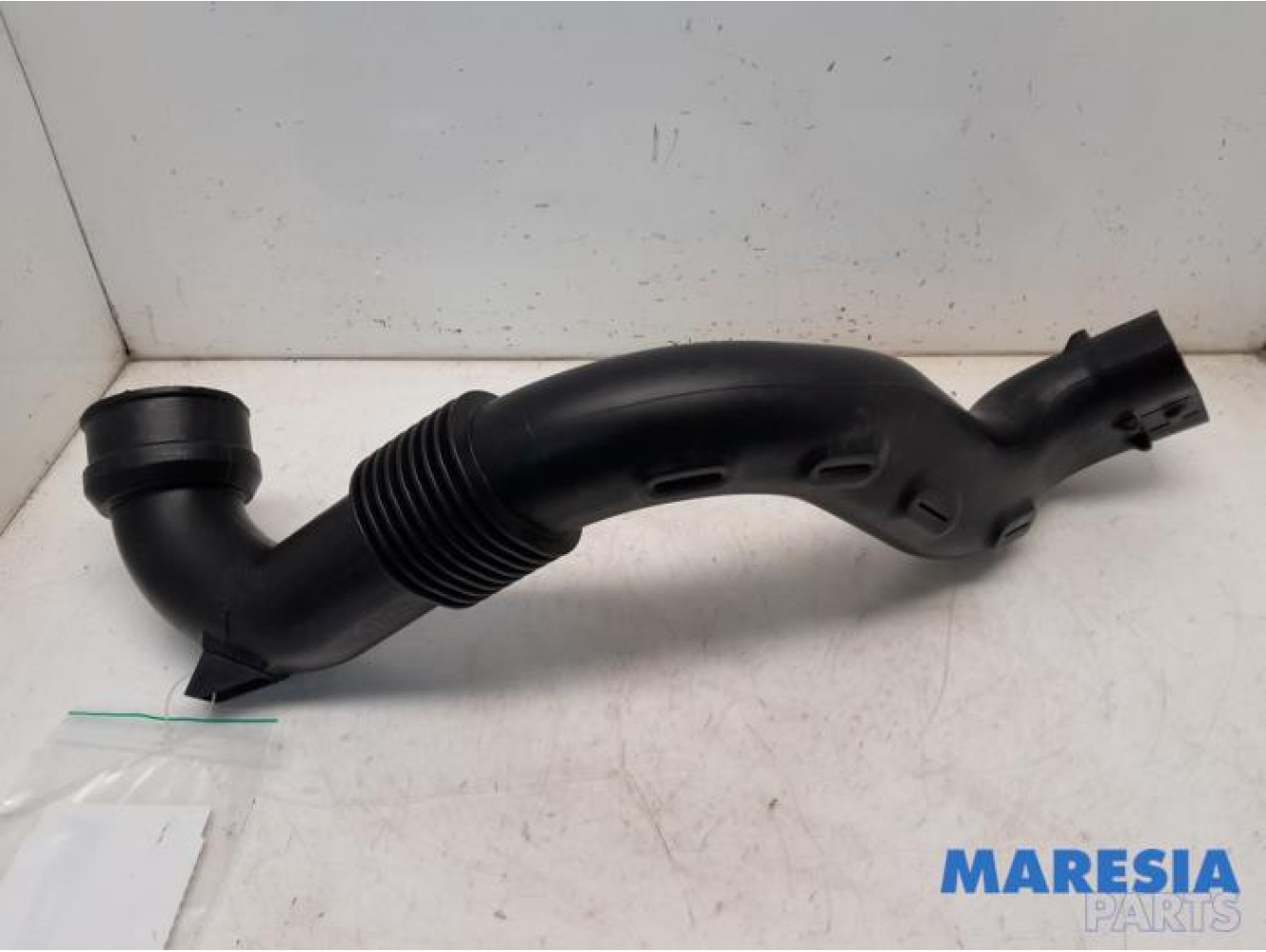 Renault - Clio - Air intake hose