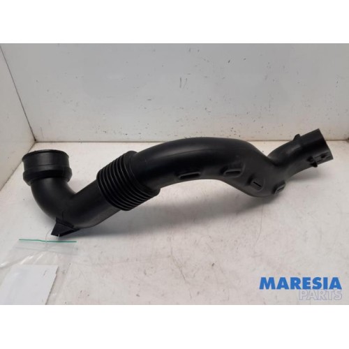 Renault - Clio - Air intake hose