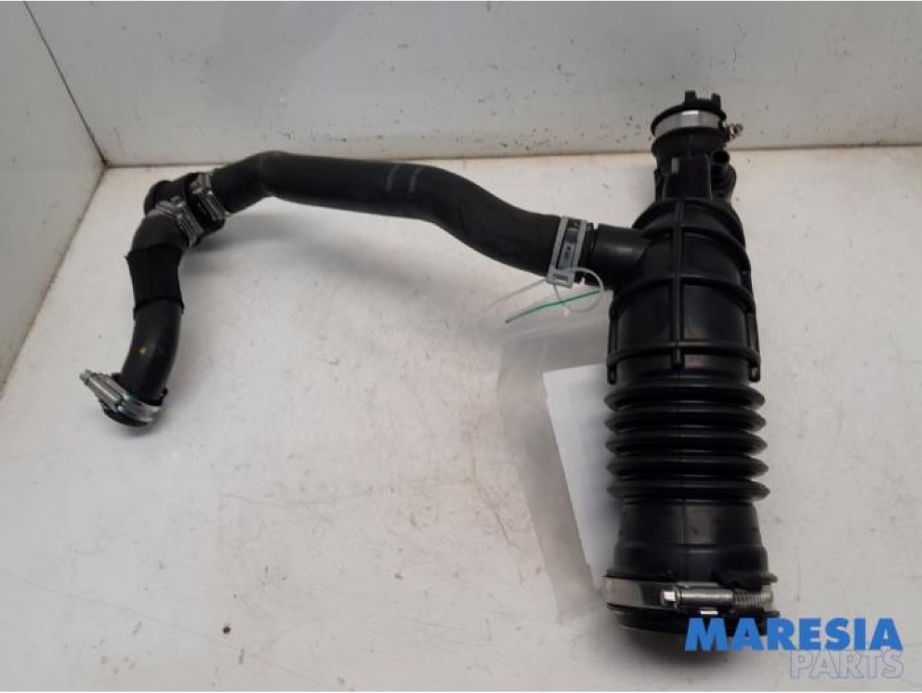 Renault - Clio - Air intake hose