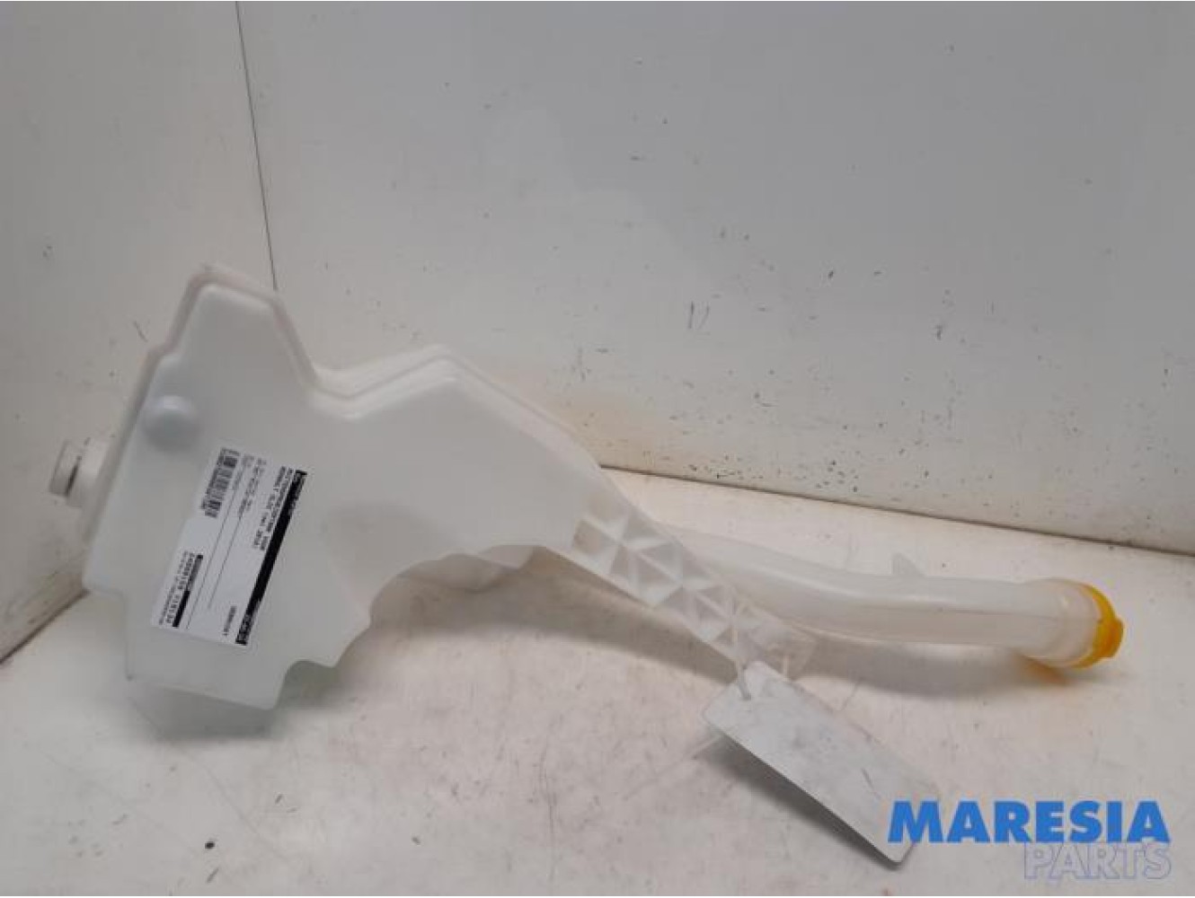 Renault - Clio - Front windscreen washer reservoir