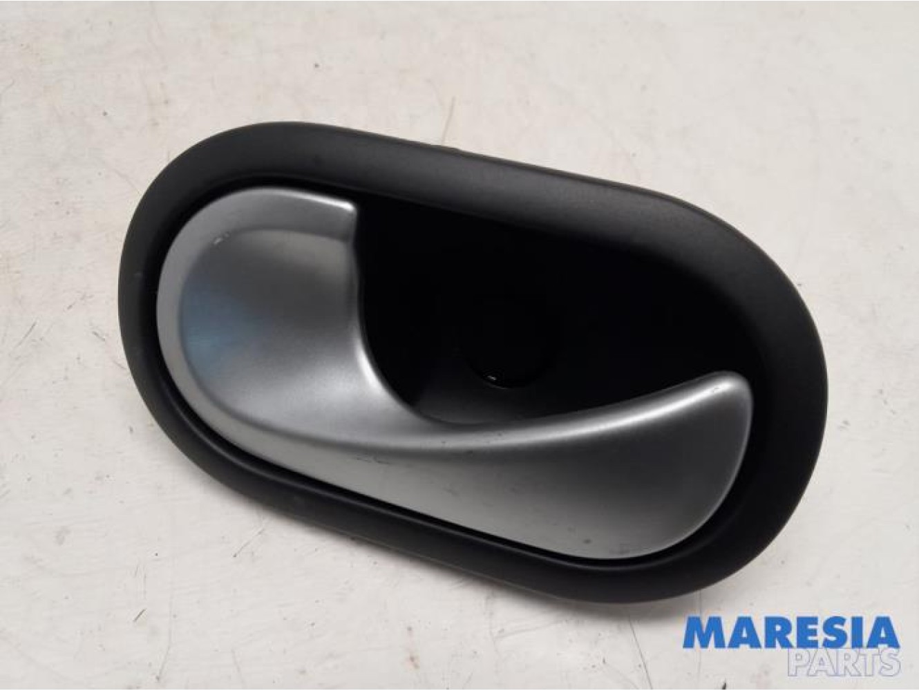 Renault - Grand Scenic - Rear door handle 4-door, left