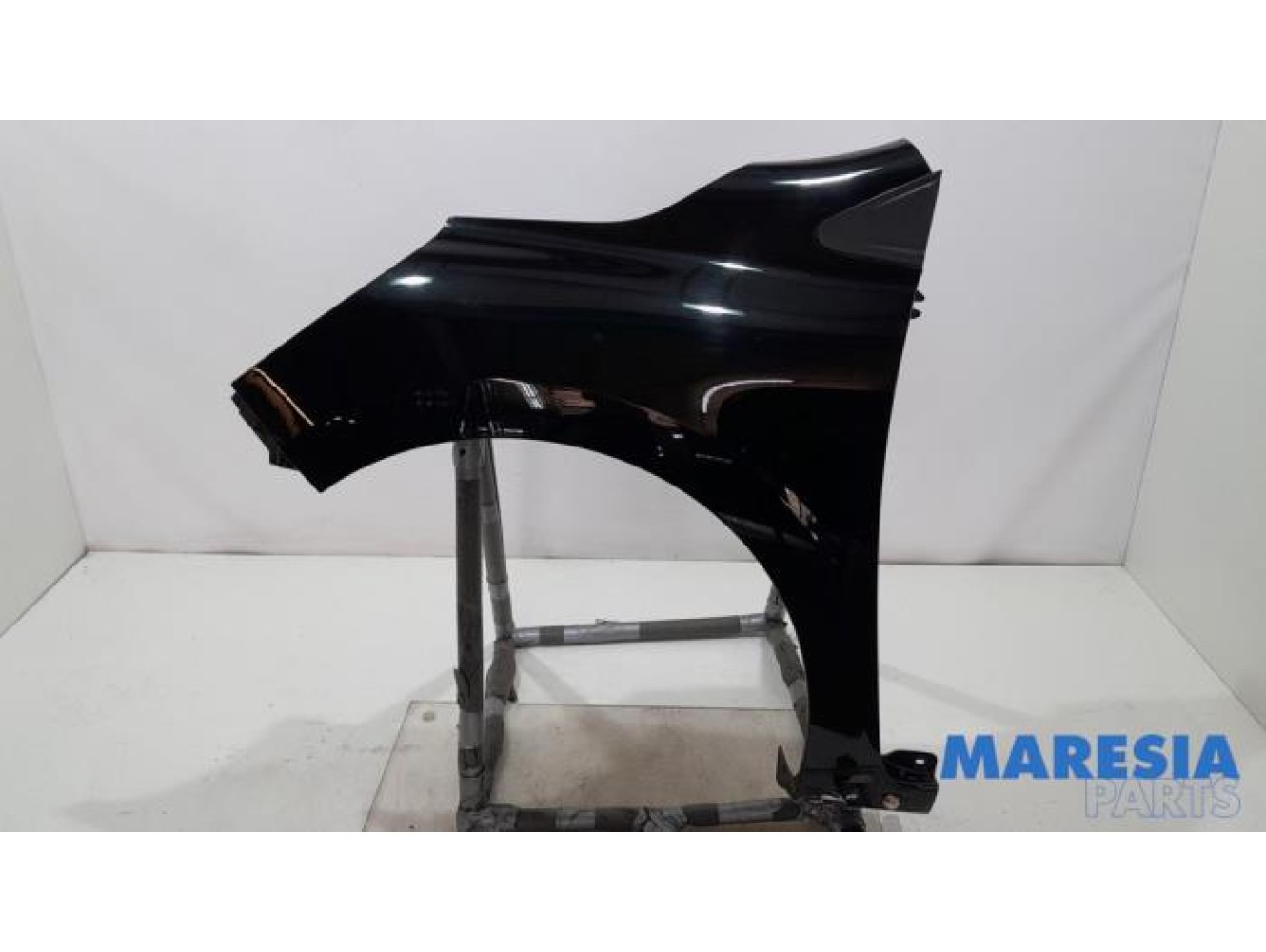 Renault - Clio - Front wing, left