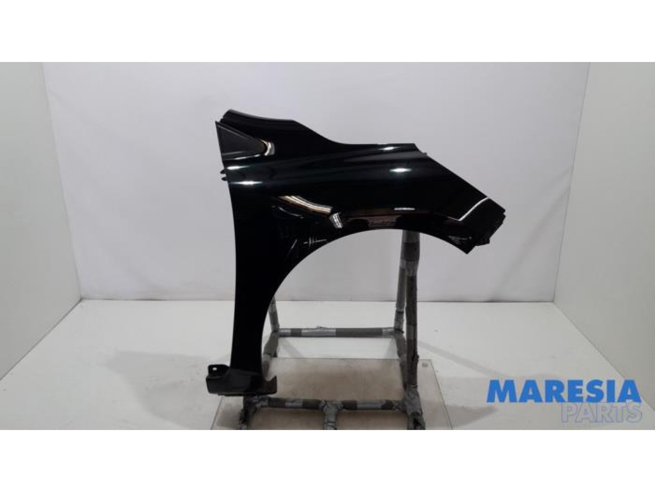 Renault - Clio - Front wing, right