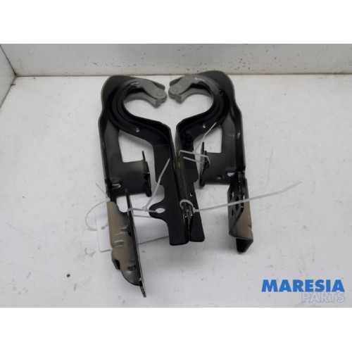 Peugeot - 5008 - Bonnet Hinge