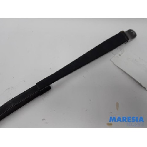 Peugeot - 5008 - Front wiper arm