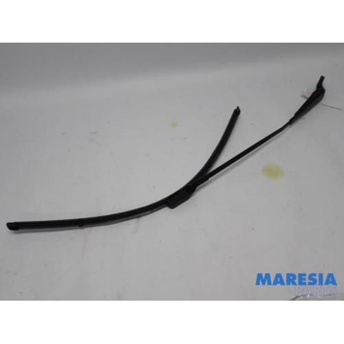 Peugeot - 5008 - Front wiper arm