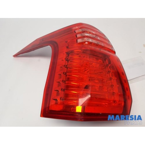 Peugeot - 5008 - Taillight, left