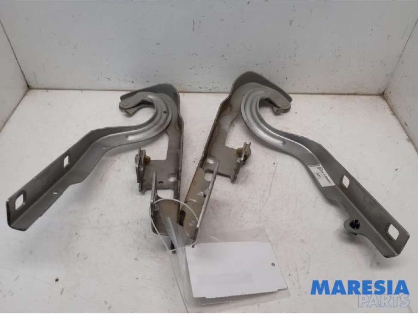 Peugeot - 5008 - Motorhaube Scharnier
