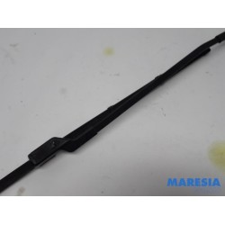 Peugeot - 5008 - Front wiper arm