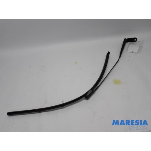 Peugeot - 5008 - Front wiper arm