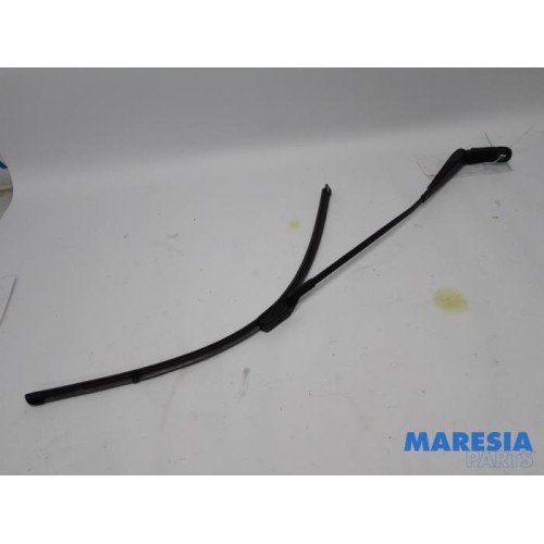 Peugeot - 5008 - Front wiper arm