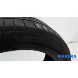 Renault - Megane - Tyre