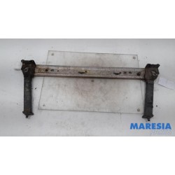 Renault - Megane - Radiator bar
